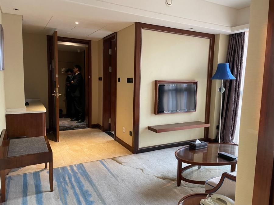 華晨國際公館（華晨商業(yè)廣場(chǎng)）法拍房C棟1601室（實(shí)地為華晨豪生大酒店61602號(hào)房）