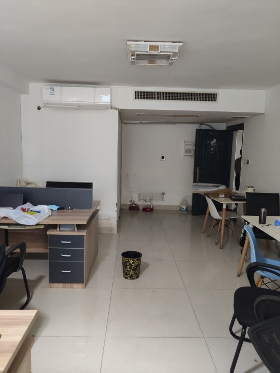 新時(shí)代商務(wù)廣場法拍房2101號(hào)