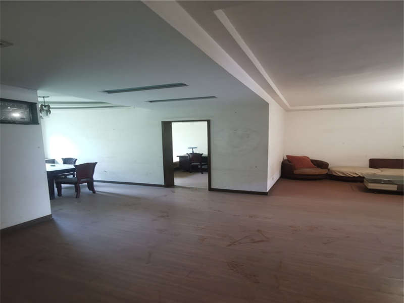 中南汽車世界C小區(qū)法拍房C08棟504號(hào)