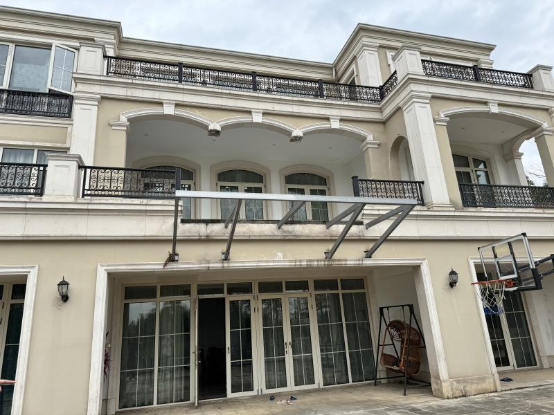 綠城高爾夫小鎮(zhèn)（龍湖高爾夫山莊）法拍房（一期四組團(tuán)）19#棟101、102室（別墅）