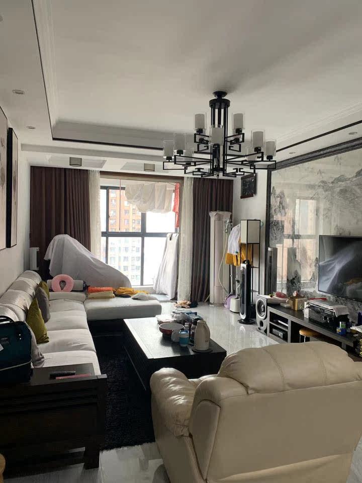 三一街區(qū)法拍房二期10、11棟2102號(hào)