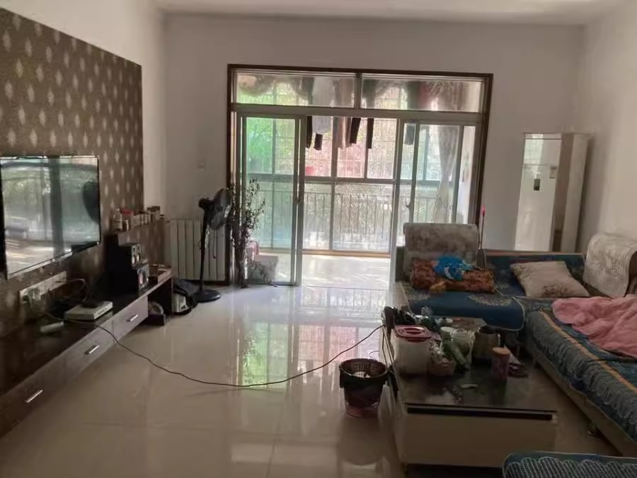 九峰小區(qū)法拍房一區(qū)1棟、10棟208房產(chǎn)及室內(nèi)物品