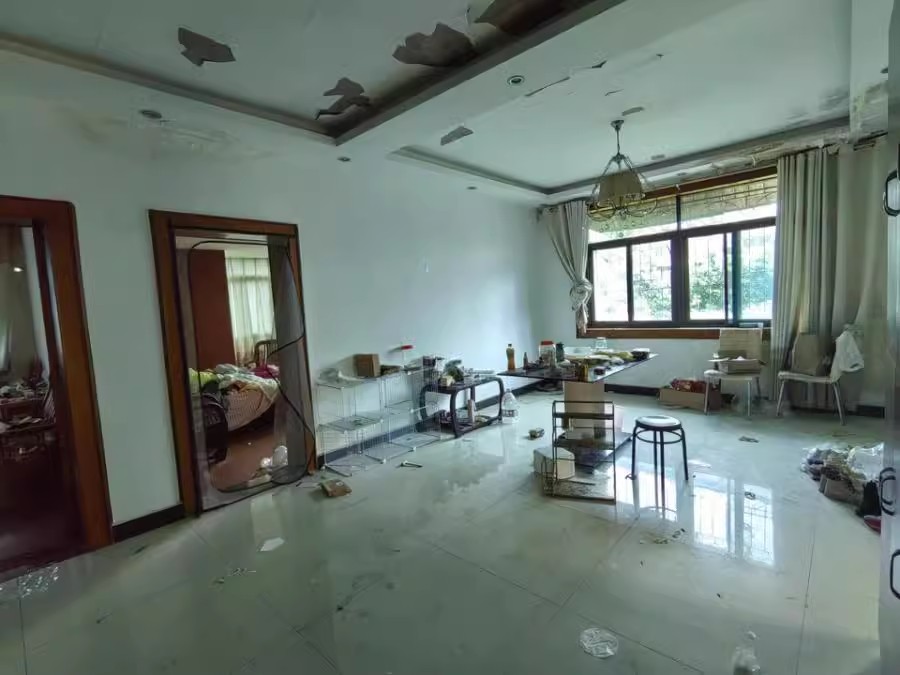 河西望城坡商貿(mào)城（望城坡經(jīng)濟(jì)開(kāi)發(fā)區(qū)）法拍房B-10棟1-2縫(商貿(mào)城20棟)第1-2縫(5 層)501號(hào)