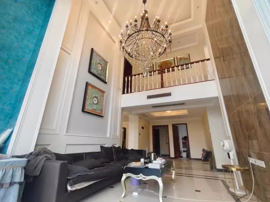 （大露臺(tái)頂復(fù)）乾源國際廣場(chǎng)法拍房11棟2512室、2513室