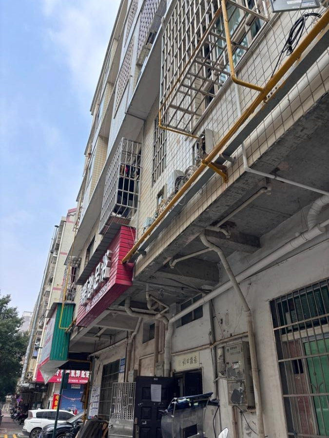 （1棟）泉塘安置區(qū)法拍房D-15-7號(hào)101、201、301室