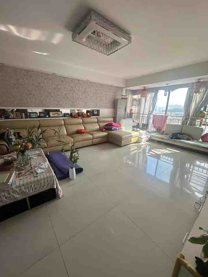 卓越蔚藍海岸（蔚藍小區(qū)）法拍房45、46、47棟906室