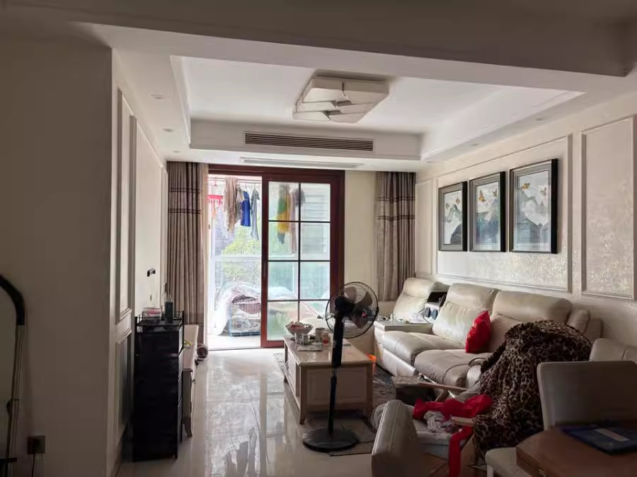 芙蓉萬(wàn)國(guó)城MOMA（卓越匯富苑）法拍房11棟204號(hào)房及室內(nèi)物品