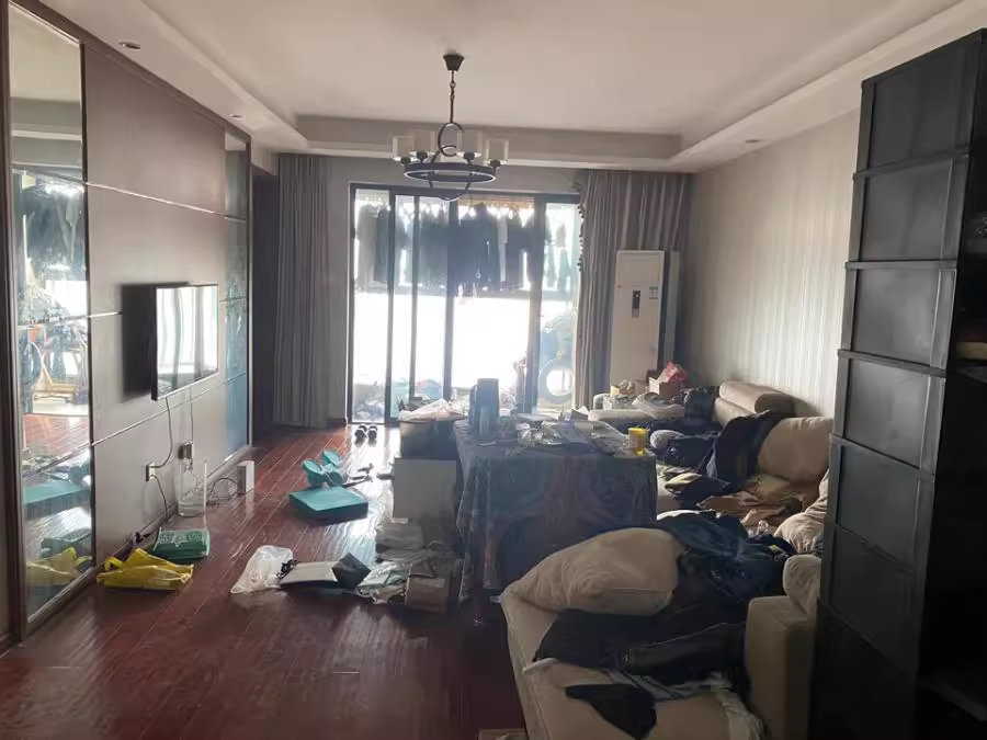 （便宜地鐵三房）萬(wàn)科城法拍房1、2棟1606號(hào)房