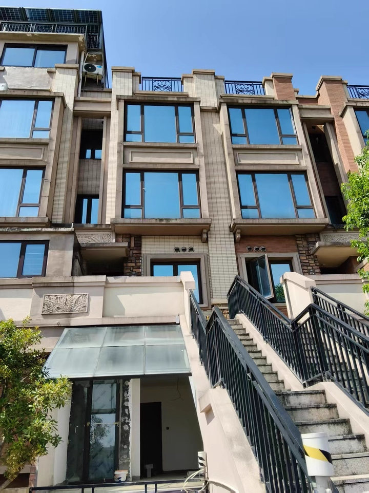 （7折 上疊別墅）盈峰翠邸四期法拍房65棟306室（帶車位）