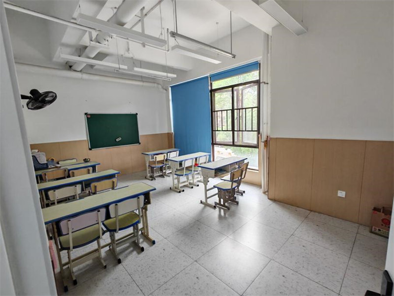 （年租金64000，14年回本）中航城法拍房2-20棟-215號商業(yè)房產(chǎn)