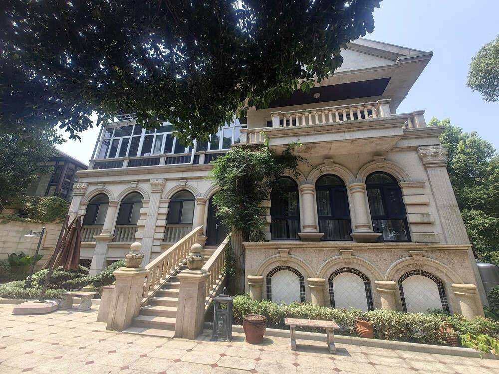 （驚天大別墅）金榮譽(yù)峰翡翠花園法拍房C1棟101號