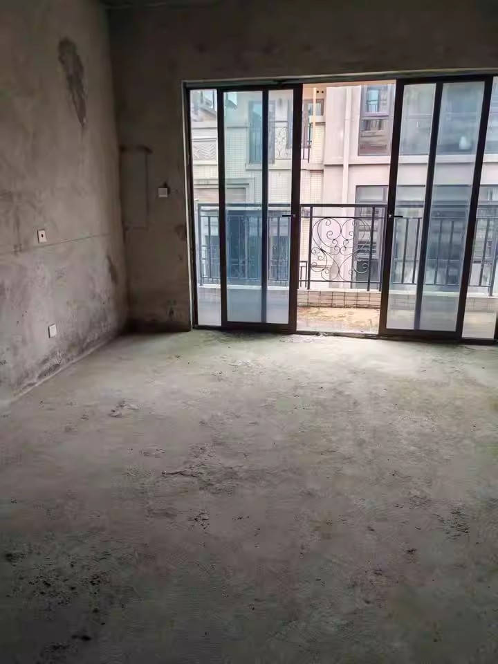 （6.5折 聯(lián)排 大花園）盈峰翠邸法拍房四期22棟103室（帶車位）